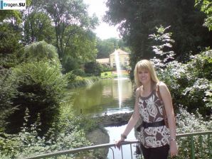 girl and guy with the euro round. Thumb 34