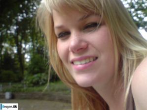 girl and guy with the euro round. Thumb 38