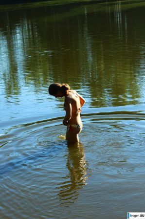 голые девушки на озере. Часть 7. Эскиз 14