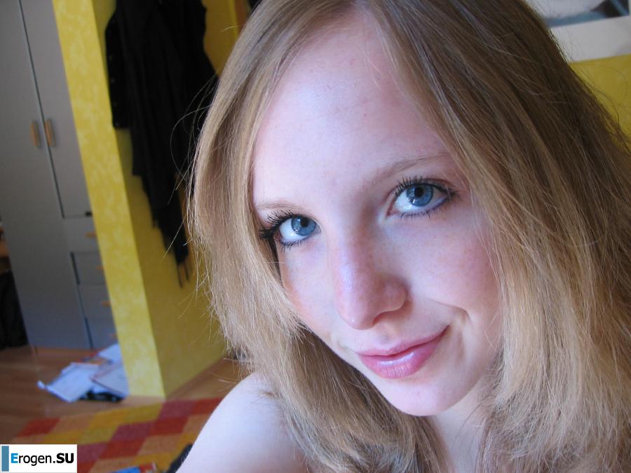 on the red bed. Photo 29