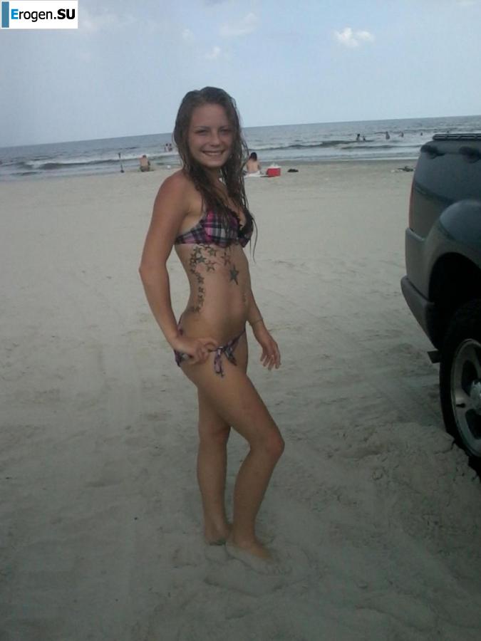 молодая миниатюрная девчушка с лысым папиком. Фото 12