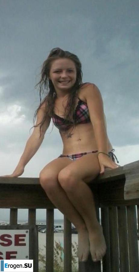 молодая миниатюрная девчушка с лысым папиком. Фото 14