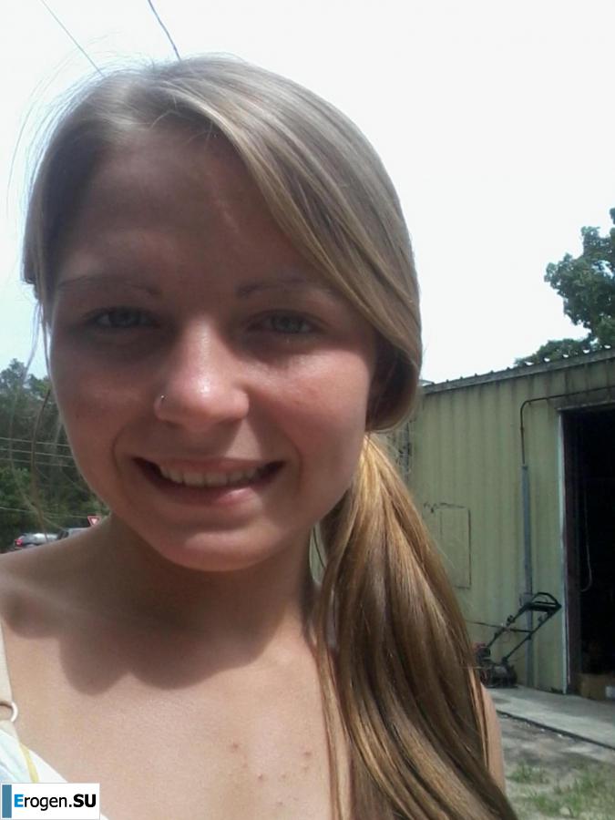 молодая миниатюрная девчушка с лысым папиком. Фото 18