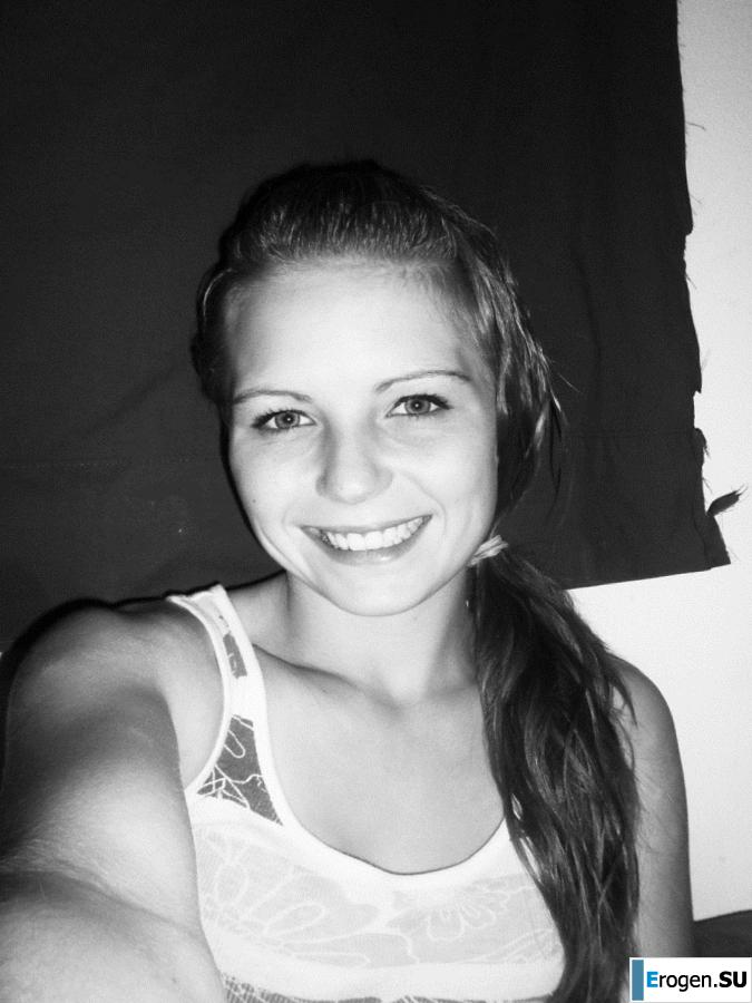 молодая миниатюрная девчушка с лысым папиком. Фото 21