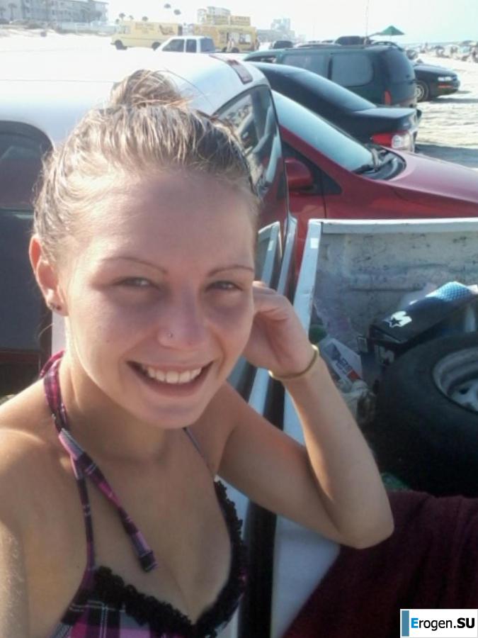 молодая миниатюрная девчушка с лысым папиком. Фото 5