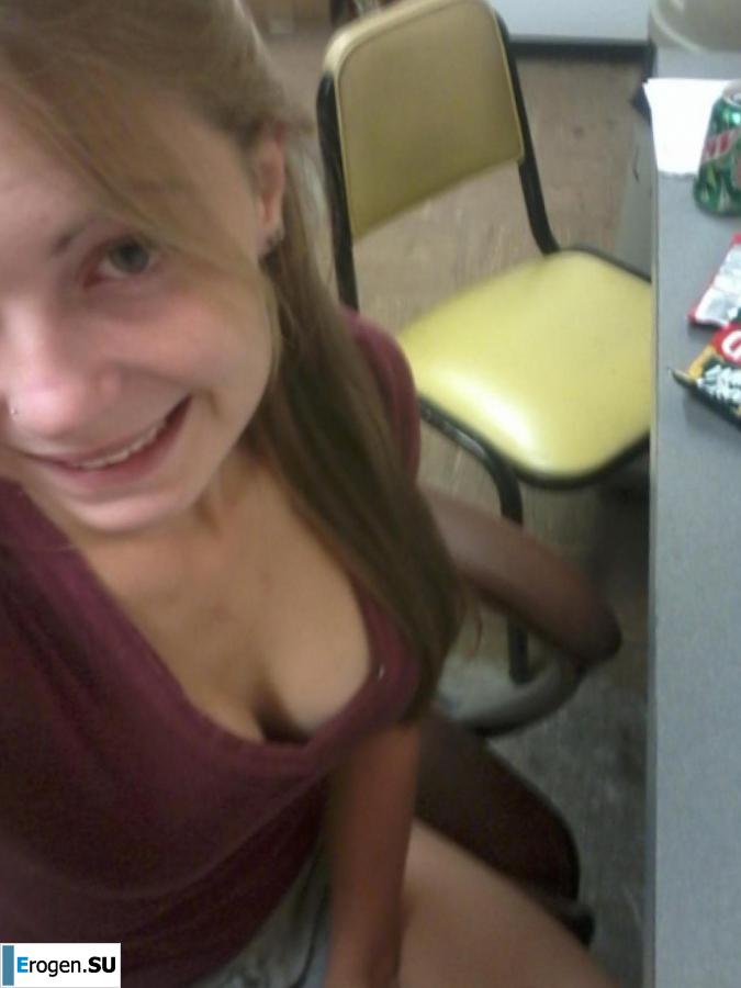 молодая миниатюрная девчушка с лысым папиком. Фото 8