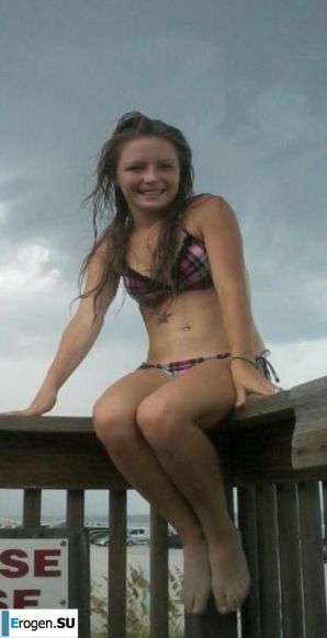 молодая миниатюрная девчушка с лысым папиком. Эскиз 14