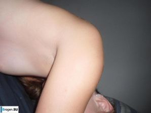 молодая миниатюрная девчушка с лысым папиком. Эскиз 22