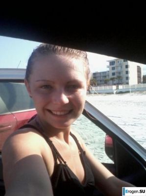 молодая миниатюрная девчушка с лысым папиком. Эскиз 6