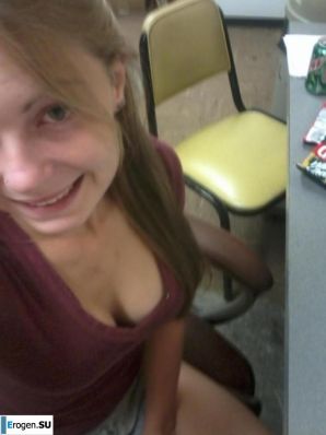 молодая миниатюрная девчушка с лысым папиком. Эскиз 8