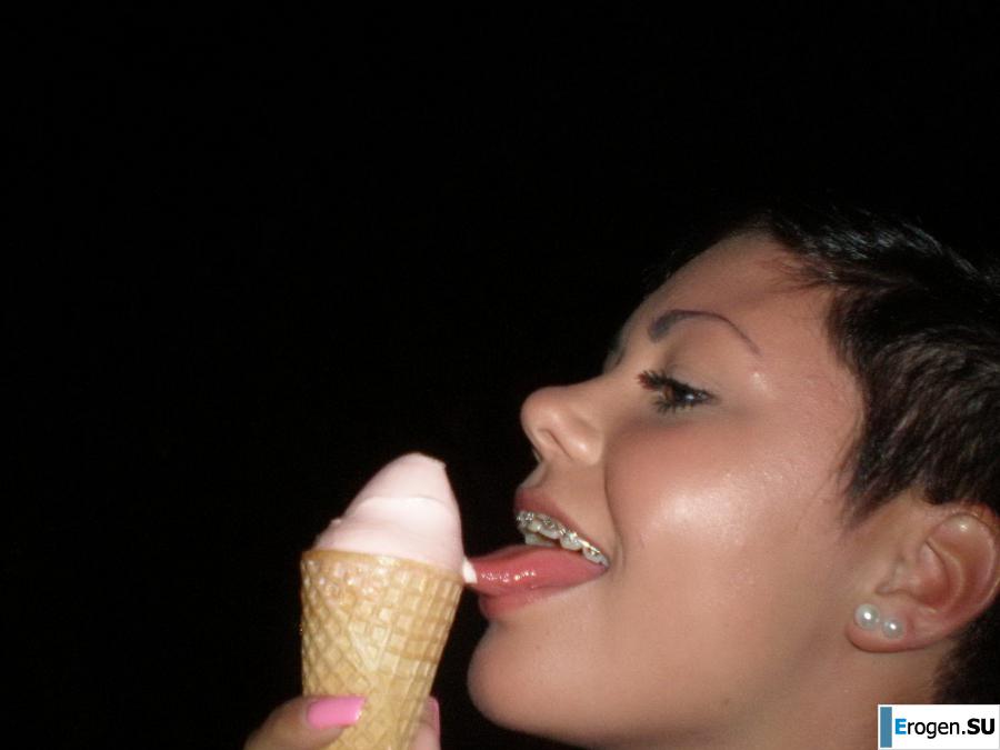 on the beach between us girls. Photo 18