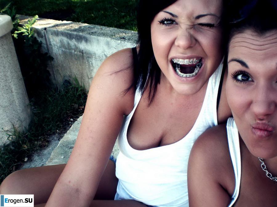 on the beach between us girls. Photo 19