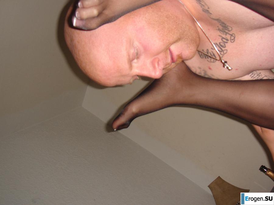 a guy picked up a young lady with buffers. Photo 32