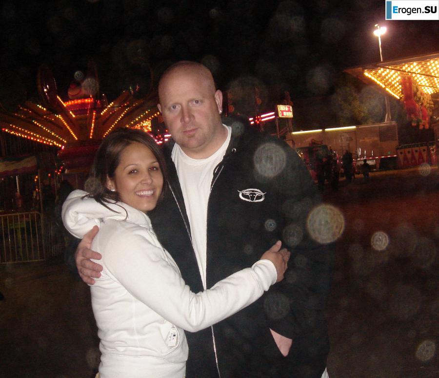 a guy picked up a young lady with buffers. Photo 4