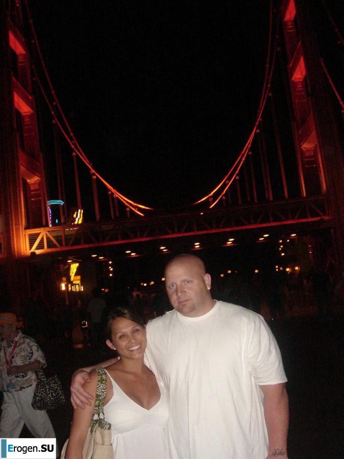 a guy picked up a young lady with buffers. Photo 5