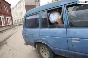 загорелая худышка едет домой к парню. Эскиз 8