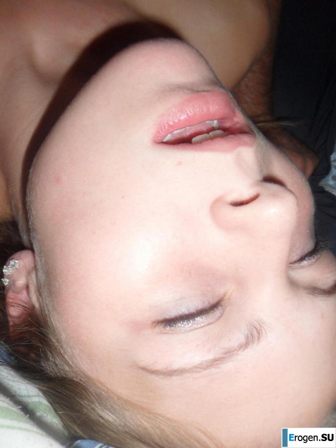 молодая миниатюрная девчушка с лысым папиком. Часть 2. Фото 3