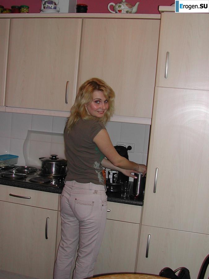 mature blonde in a rented villa. Photo 1