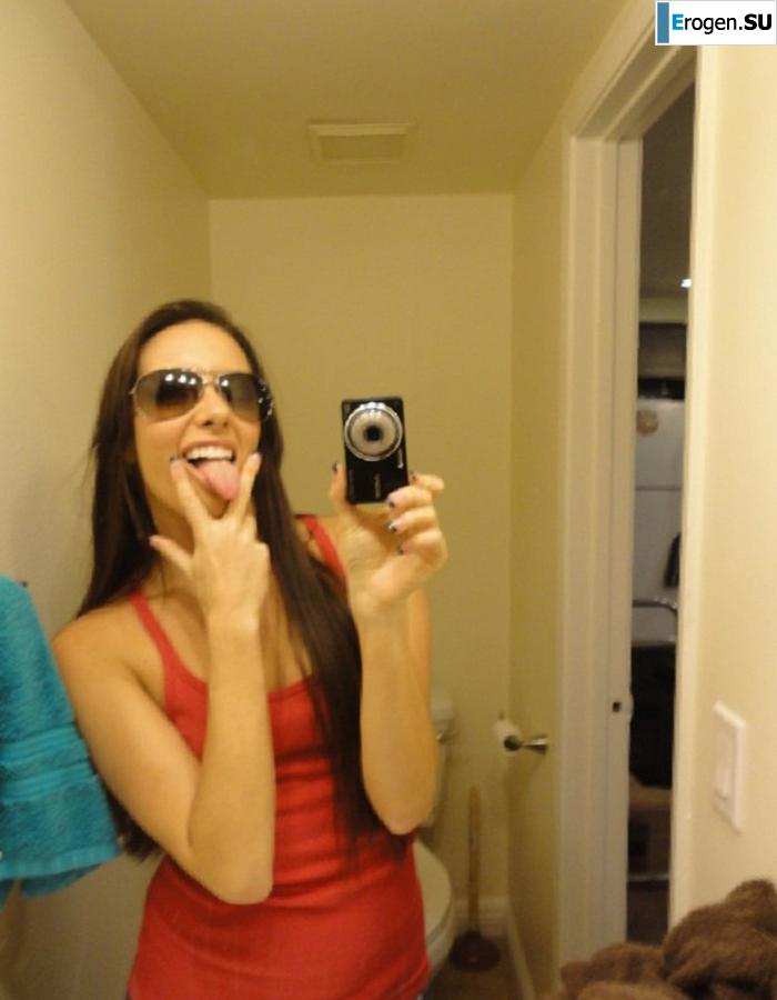 striptease in front of the mirror. Photo 24