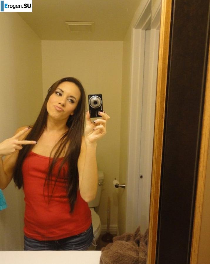 striptease in front of the mirror. Photo 3