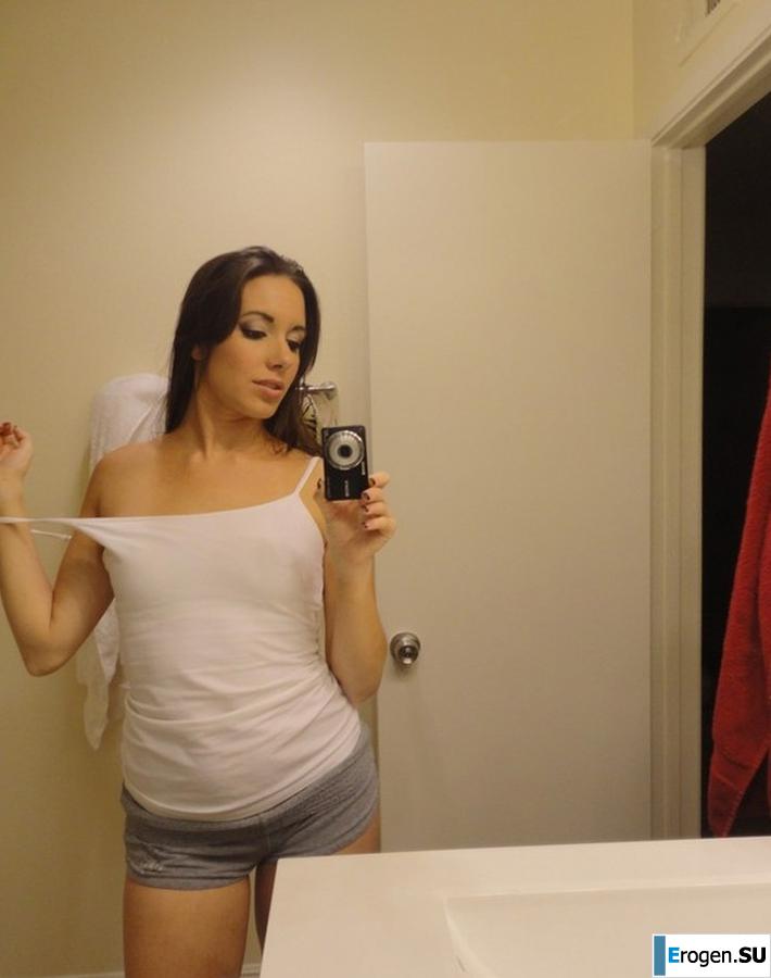 striptease in front of the mirror. Photo 30