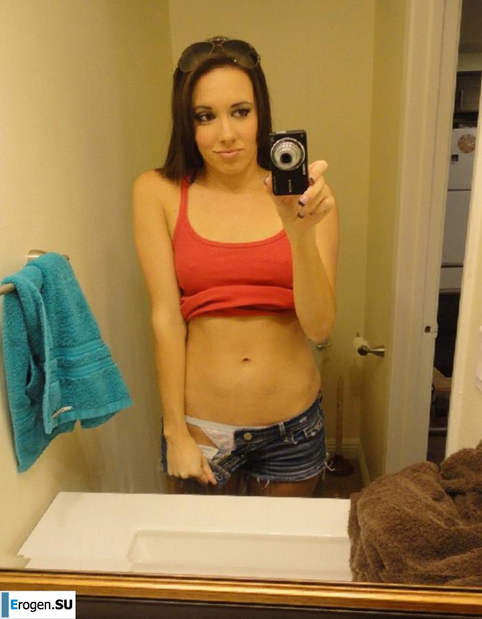 striptease in front of the mirror. Photo 33