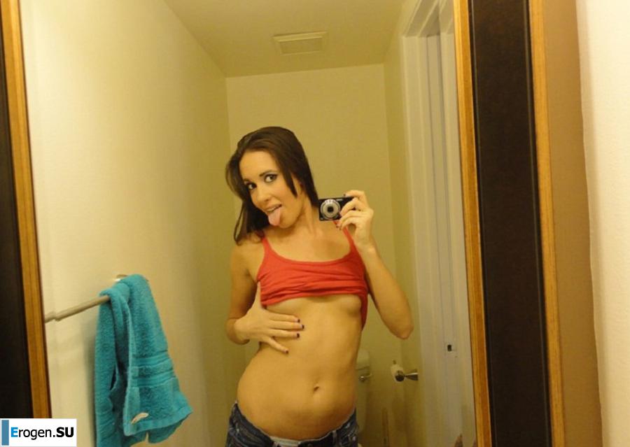 striptease in front of the mirror. Photo 4