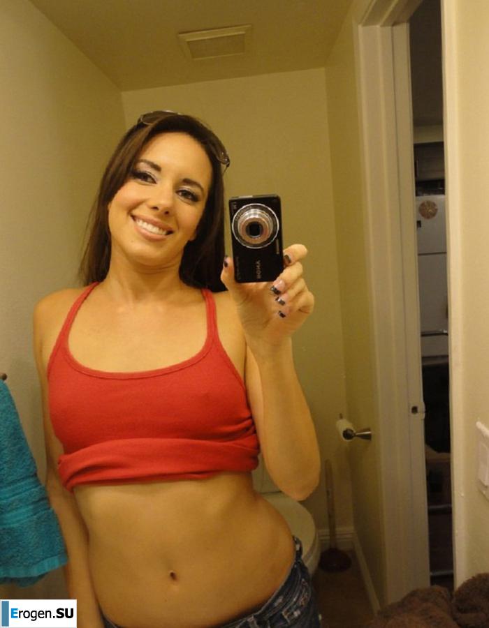 striptease in front of the mirror. Photo 45