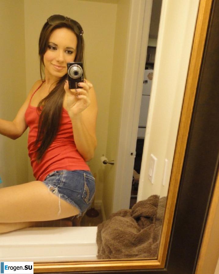 striptease in front of the mirror. Photo 46