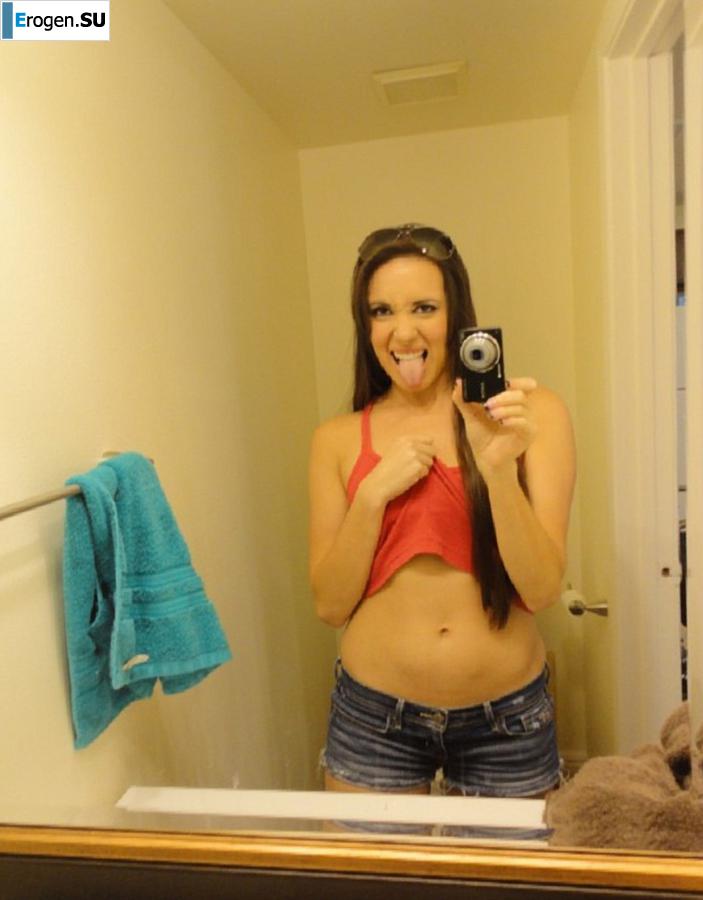 striptease in front of the mirror. Photo 9