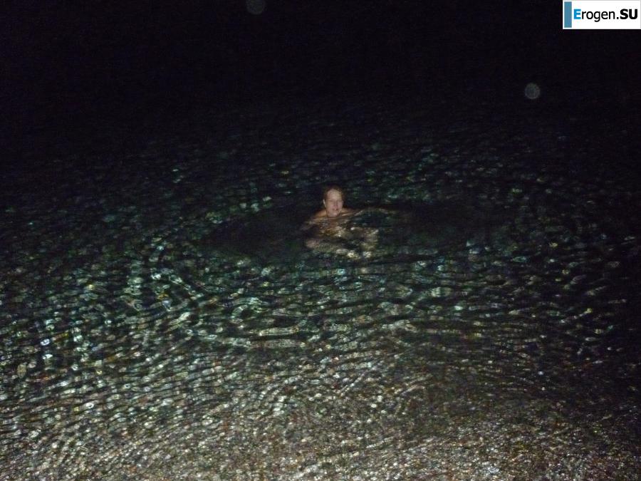 naked on the rocky shores. Photo 4