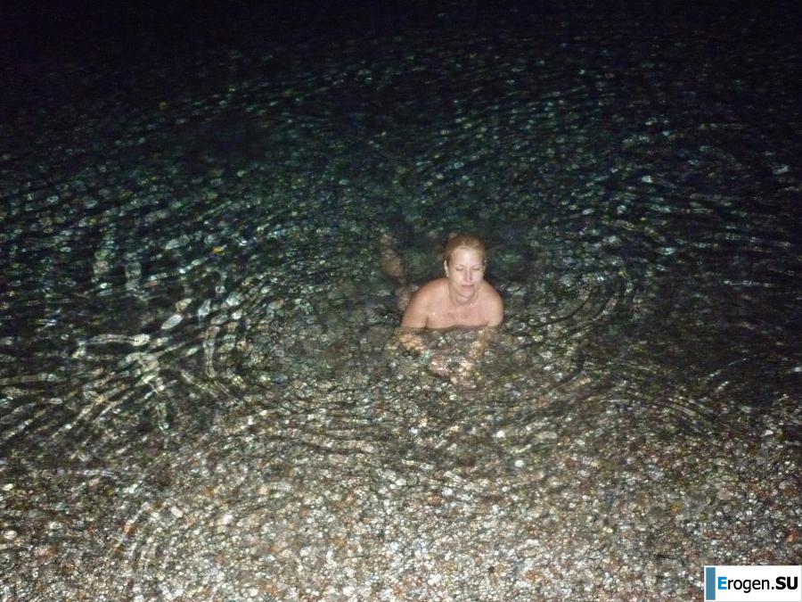 naked on the rocky shores. Photo 5