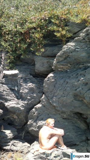 голышом на скалистых берегах. Эскиз 31