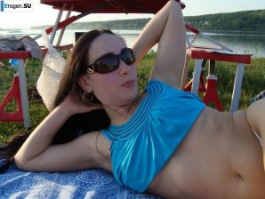 pregnant music lover without clothes. Thumb 17