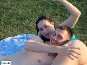 pregnant music lover without clothes. Thumb 21