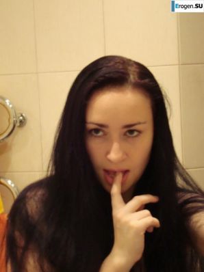 pregnant music lover without clothes. Thumb 7