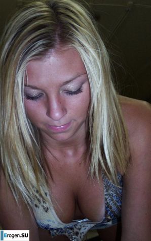 заморская блонда кривляется перед камерой. Эскиз 8