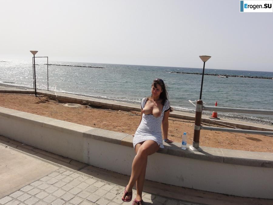 на пляже в Маями без купальника. Фото 11