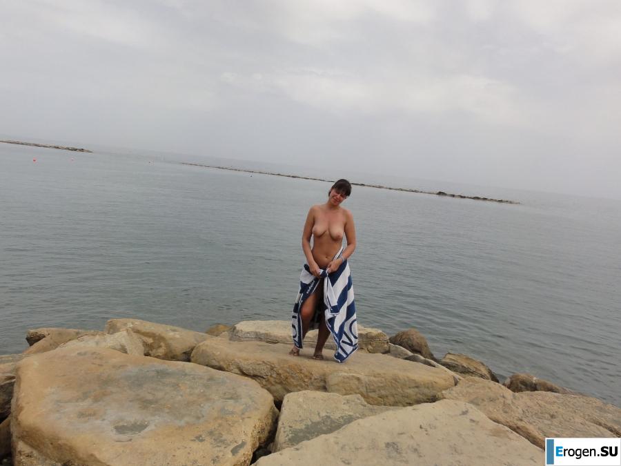 на пляже в Маями без купальника. Фото 35