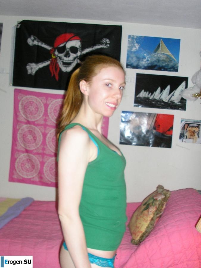 скромняжка разделась перед камерой. Фото 10