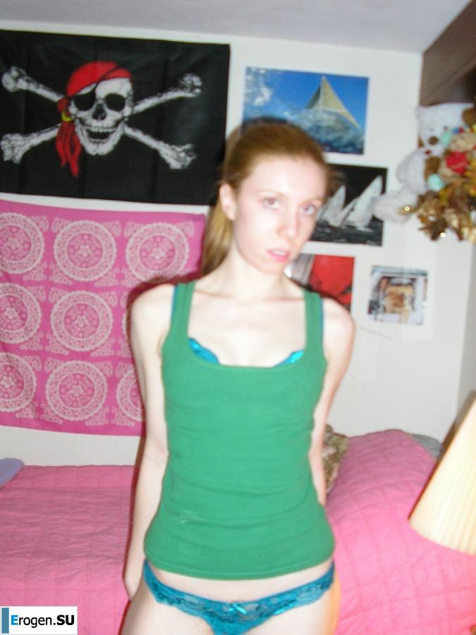 скромняжка разделась перед камерой. Фото 12