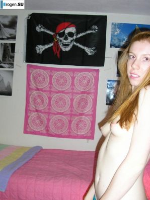 скромняжка разделась перед камерой. Эскиз 20