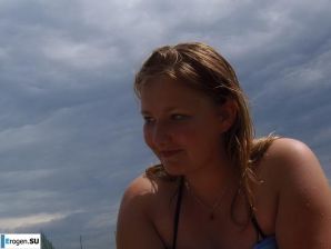 three girlfriends modestly misbehaving. Thumb 28