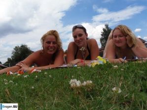 three girlfriends modestly misbehaving. Thumb 32