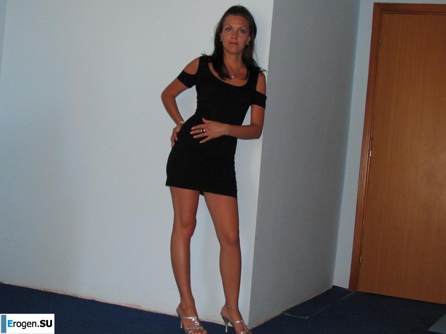 загорелые подруги на каменистом берегу. Фото 34