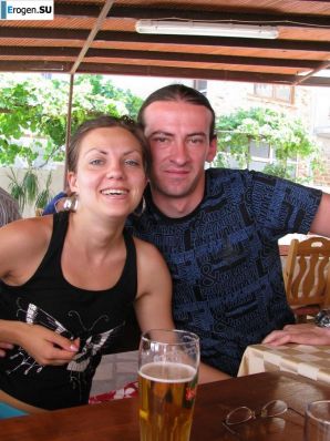 загорелые подруги на каменистом берегу. Эскиз 26