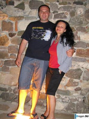 загорелые подруги на каменистом берегу. Эскиз 28