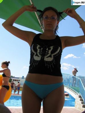 загорелые подруги на каменистом берегу. Эскиз 31