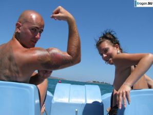 загорелые подруги на каменистом берегу. Эскиз 8