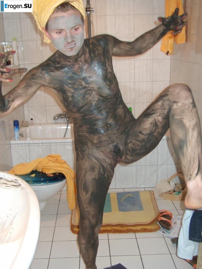 everyday life of a blonde with small breasts. Photo 10